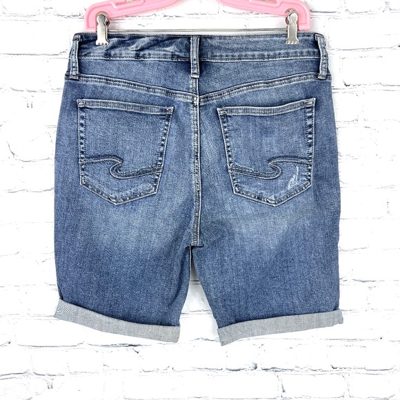 •|•SILVER JEANS•| Avery Bermuda Cuffed Jeans Shorts Size 31 (12) - Picture 1 of 13